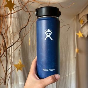Hydro Flask 18 oz Blue Water Bottle